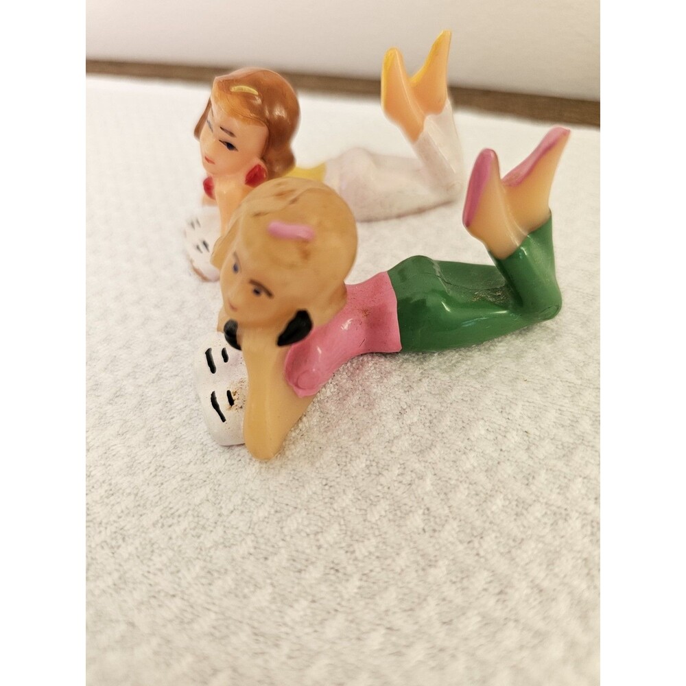 Retro Wilton Teenage Girls On Phone Birthday Cake Topper